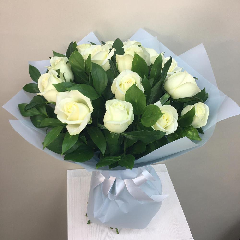 Букет 15 Белых роз Проуд в Печорах