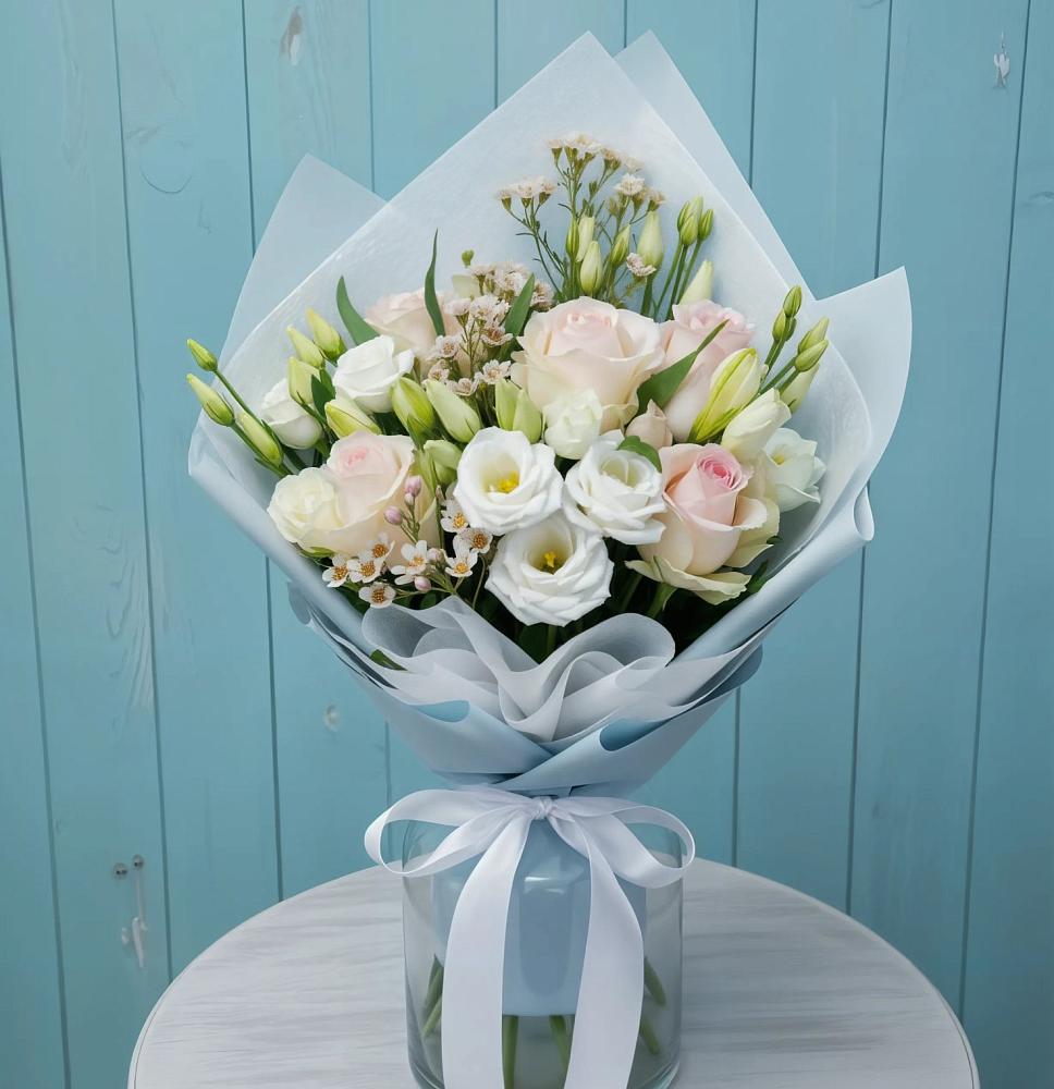 Букет цветов из: Розы и Лизиантусы в Печорах