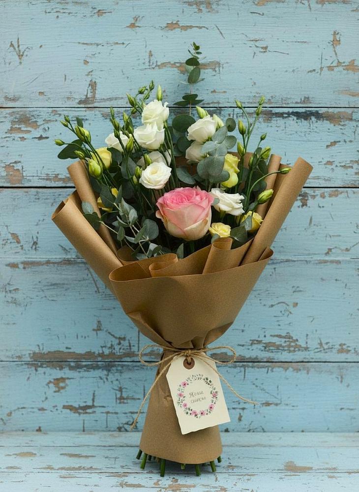 Букет цветов из: Розы и Лизиантусы в Печорах