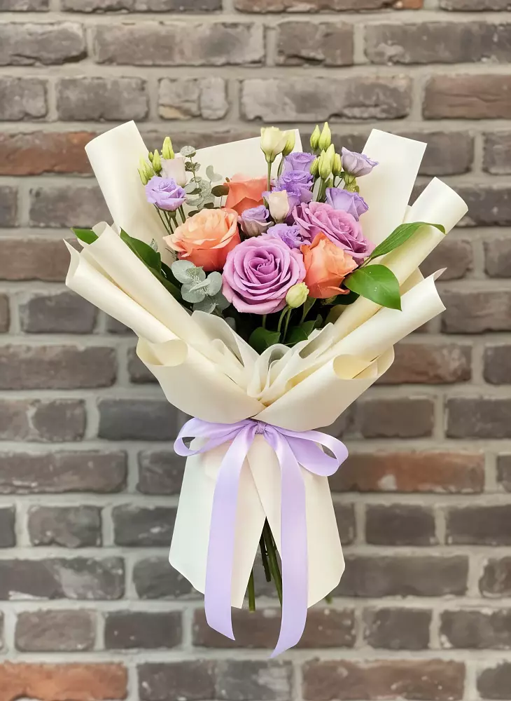 Букет цветов из: Лизиантусы и Розы в Печорах