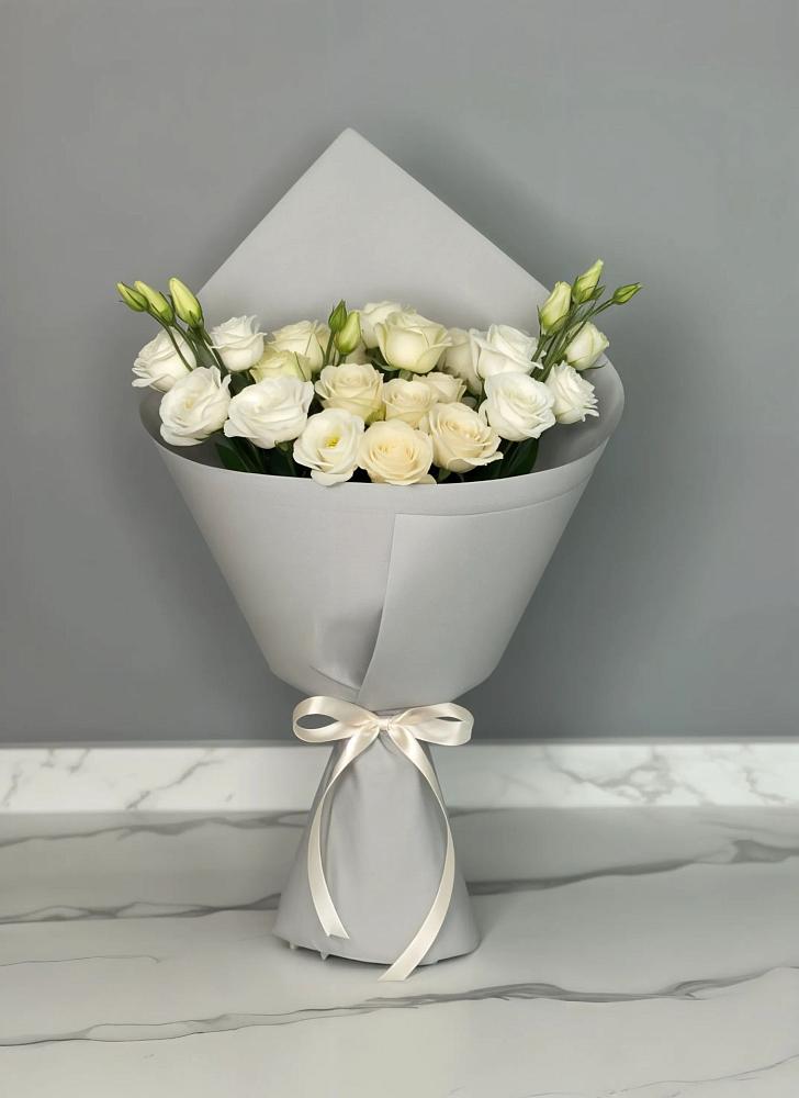 Букет цветов из: Розы и Лизиантусы в Печорах