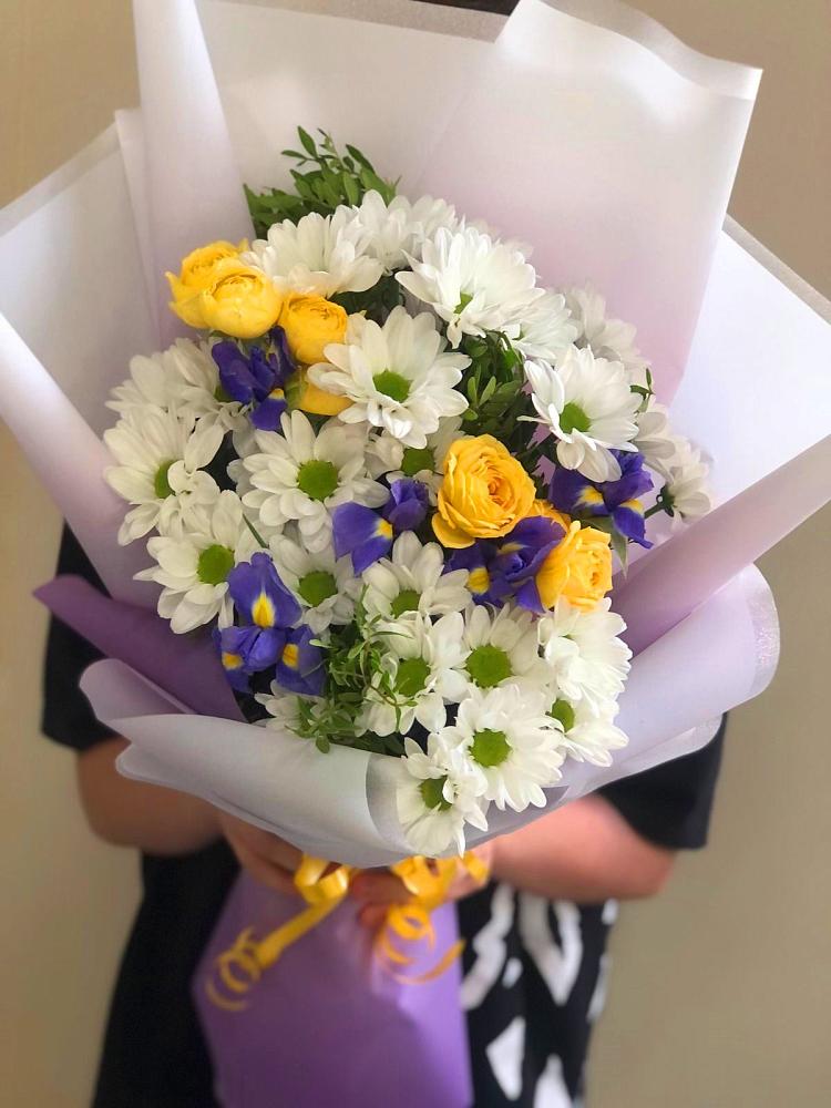 Букет цветов из: Ирисы, Хризантемы и Розы в Печорах