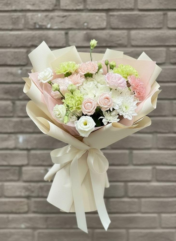 Букет цветов из: Гвоздики, Розы, Лизиантусы и Хризантемы в Печорах