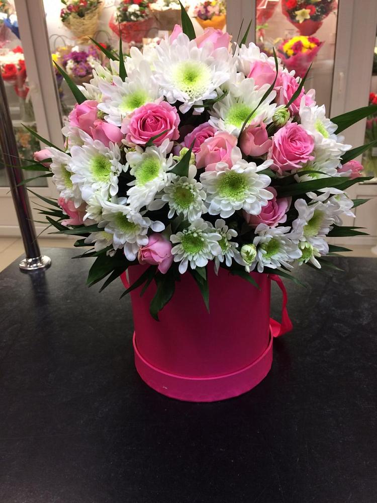 Цветочная композиция из Розы и Хризантемы в шляпной коробке в Печорах