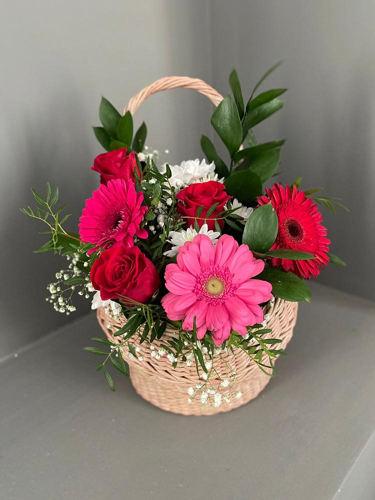 Цветочная композиция из Розы, Хризантемы и Герберы в корзине в Печорах