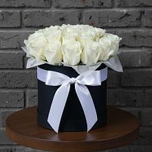 Цветочная композиция из Розы в шляпной коробке в Печорах