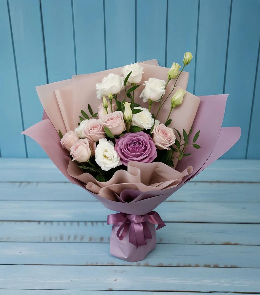 Букет цветов из: Розы и Лизиантусы в Печорах